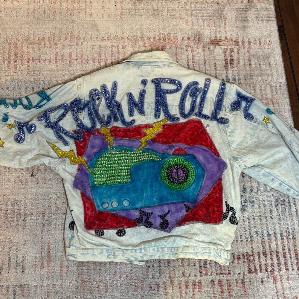 32. Vintage 1989 Jou Jou bedazzled denim rock and roll jacket - Picture 6 of 9
